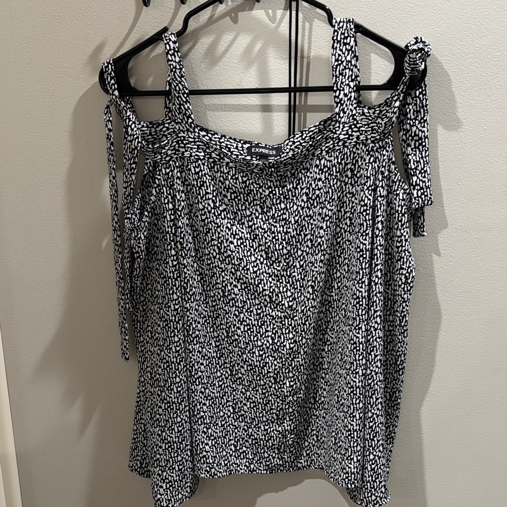 Express Monochrome Patterned Blouse